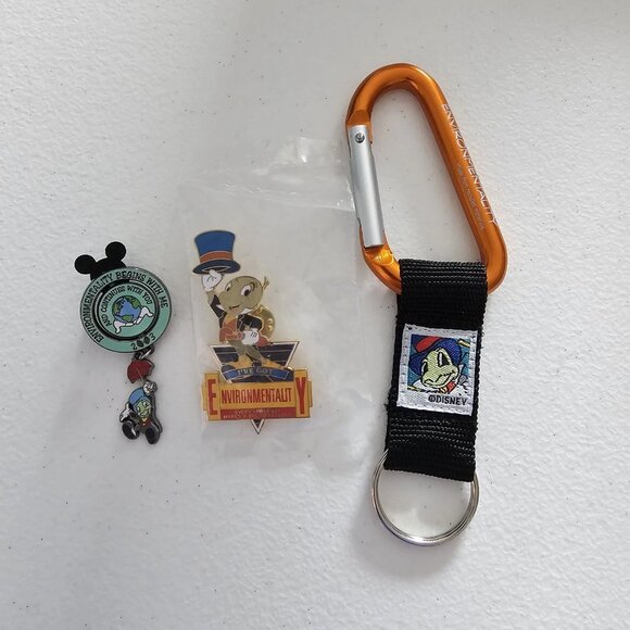 BUNDLE Disney Jiminy Cricket Two Pins And One Carabinar Keychain - Picture 1 of 15